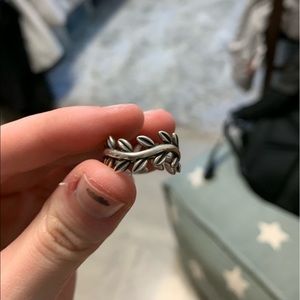 Laurel wreath ring